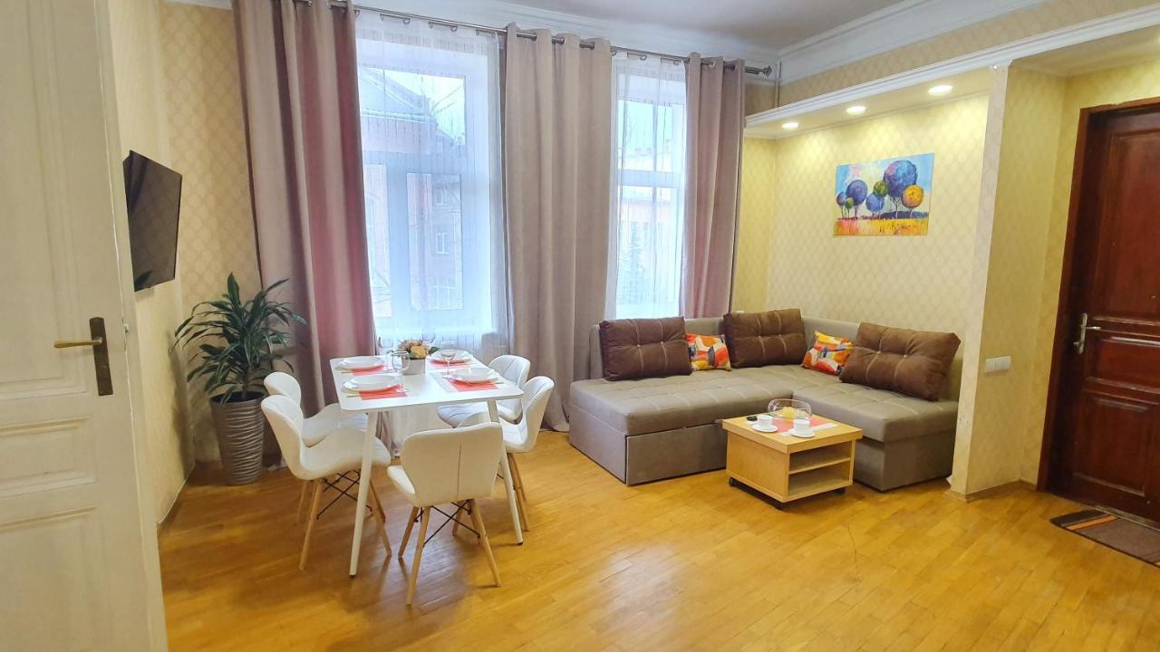 Demar Apart Herzena Lviv Ngoại thất bức ảnh