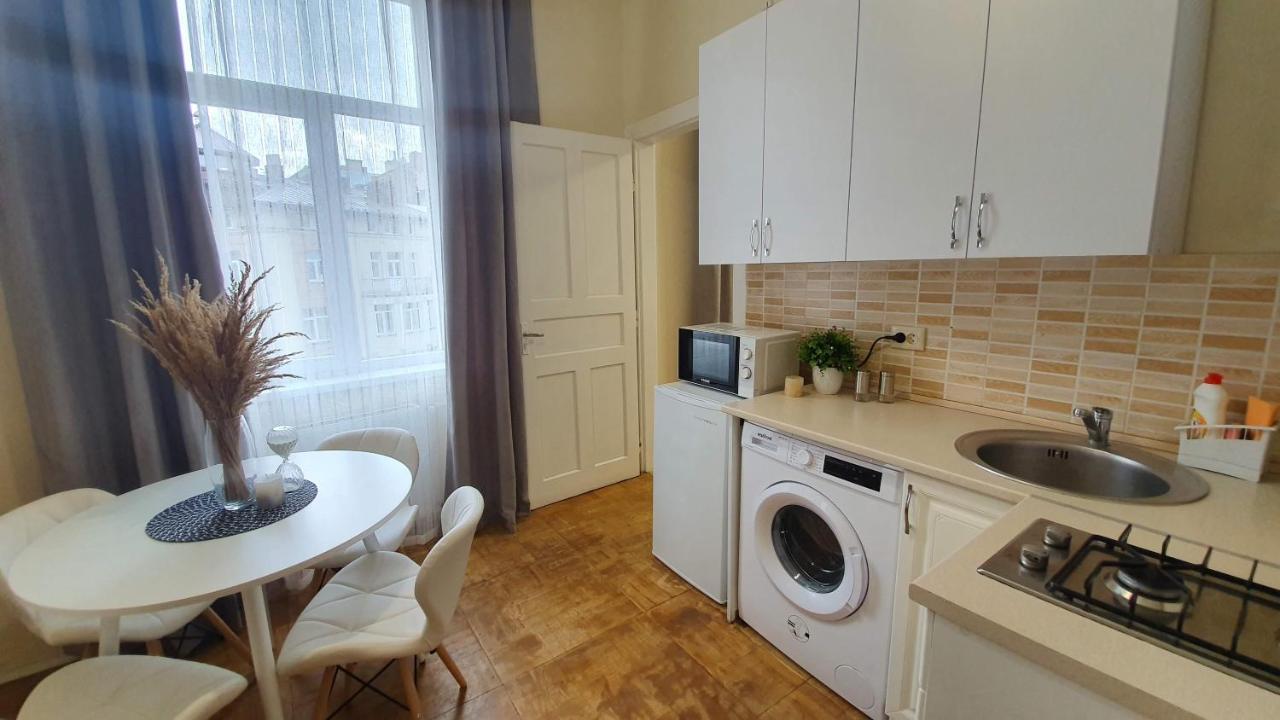 Demar Apart Herzena Lviv Ngoại thất bức ảnh